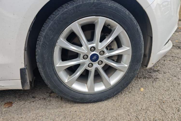 Used Ford Mondeo 2017 EcoBoost 180 Stylish Model Right Front Wheel Hub
