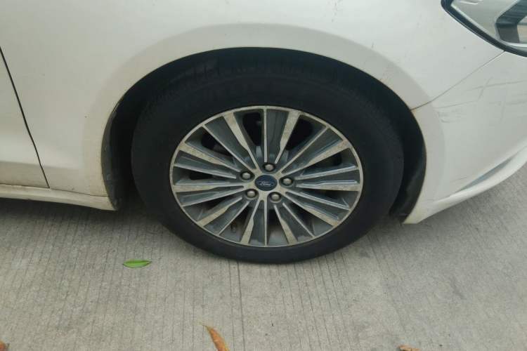 Used Ford Mondeo 2017 Restyled EcoBoost 180 Luxury Version Right Front Wheel Hub