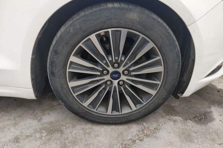 Used Ford Mondeo 2017 Restyled EcoBoost 180 Luxury Version Right Front Wheel Hub