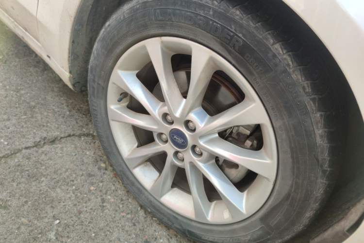 Used Ford Mondeo 2017 EcoBoost 180 Stylish Model Right Front Wheel Hub