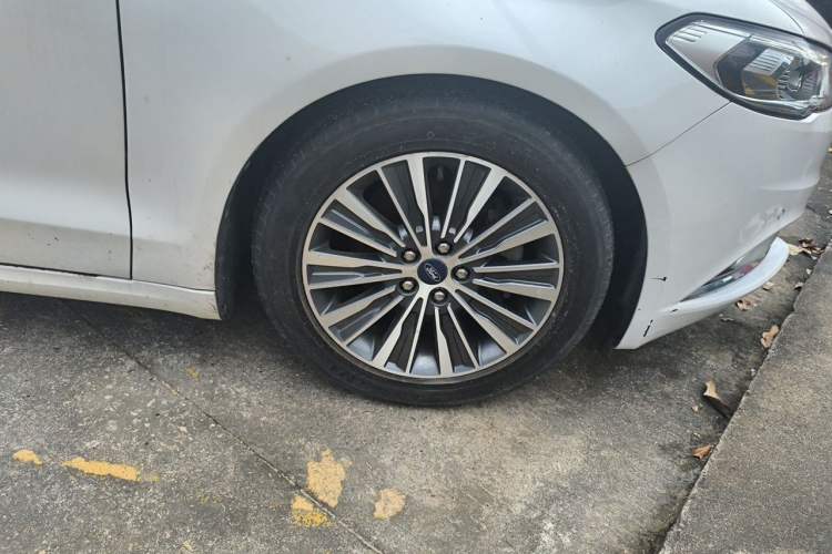 Used Ford Mondeo 2017 EcoBoost 180 Stylish Model Right Front Wheel Hub