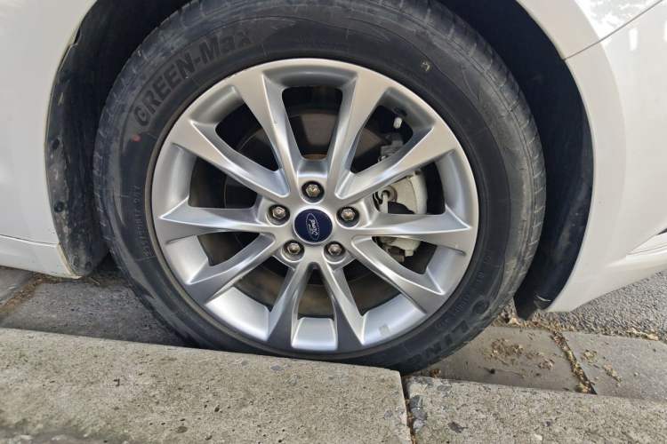 Used Ford Mondeo 2017 EcoBoost 200 Stylish Model Right Front Wheel Hub