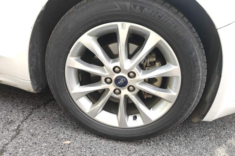 Used Ford Mondeo 2017 EcoBoost 200 Stylish Model Right Front Wheel Hub