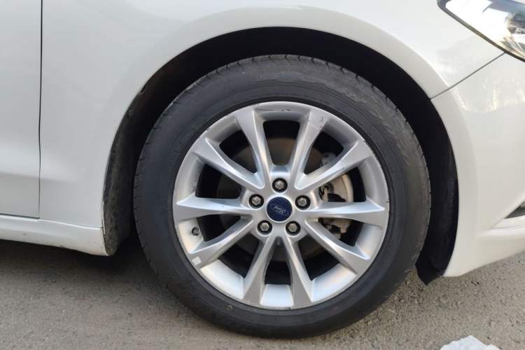Used Ford Mondeo 2017 EcoBoost 180 Stylish Model Right Front Wheel Hub