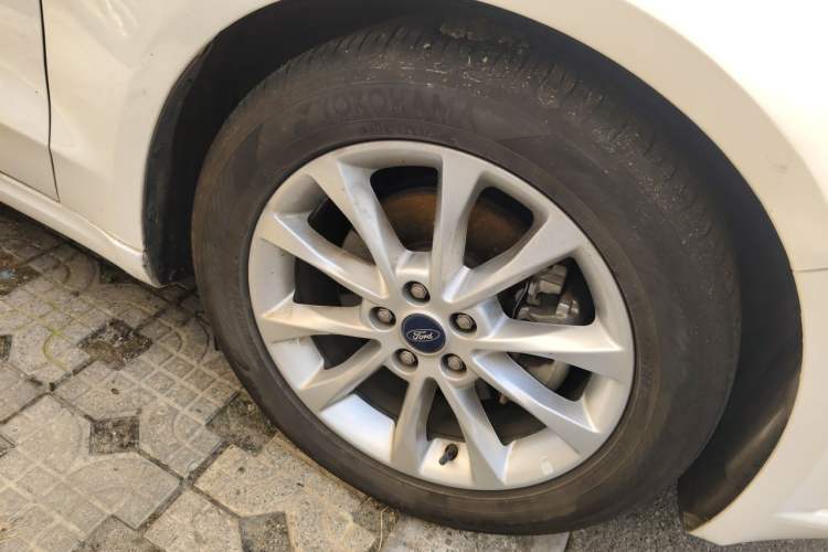 Used Ford Mondeo 2017 EcoBoost 200 Stylish Model Right Front Wheel Hub