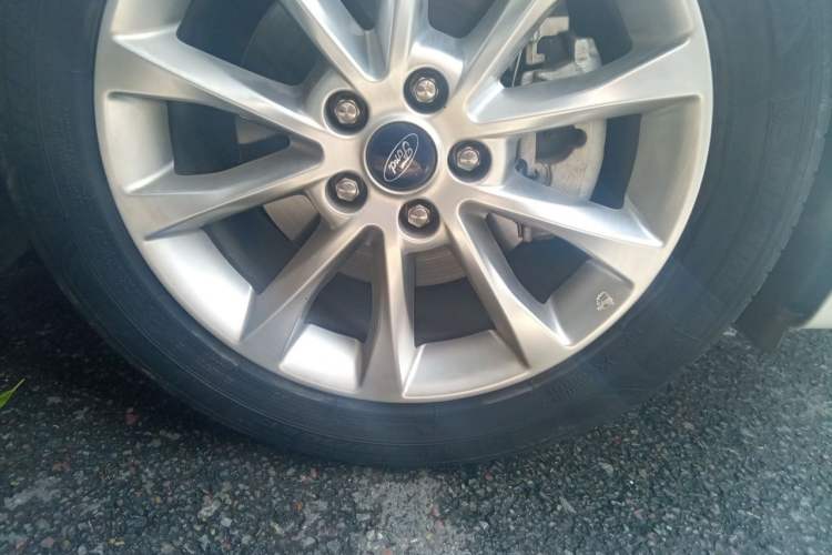 Used Ford Mondeo 2017 EcoBoost 200 Stylish Model Right Front Wheel Hub