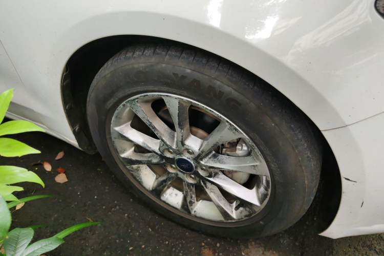 Used Ford Mondeo 2017 Facelifted EcoBoost 180 Fashion Edition Right Front Wheel Hub