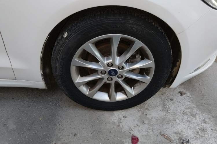 Used Ford Mondeo 2017 EcoBoost 180 Stylish Model Right Front Wheel Hub