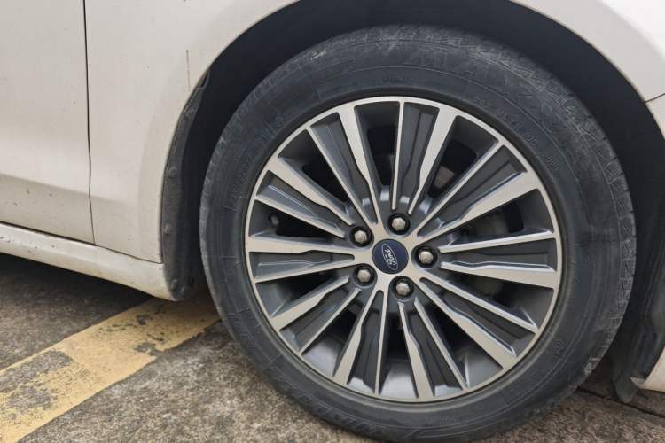 Used Ford Mondeo 2017 Restyled EcoBoost 180 Luxury Version Right Front Wheel Hub