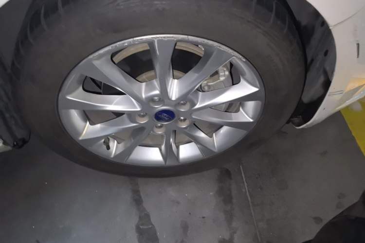 Used Ford Mondeo 2017 EcoBoost 200 Stylish Model Right Front Wheel Hub