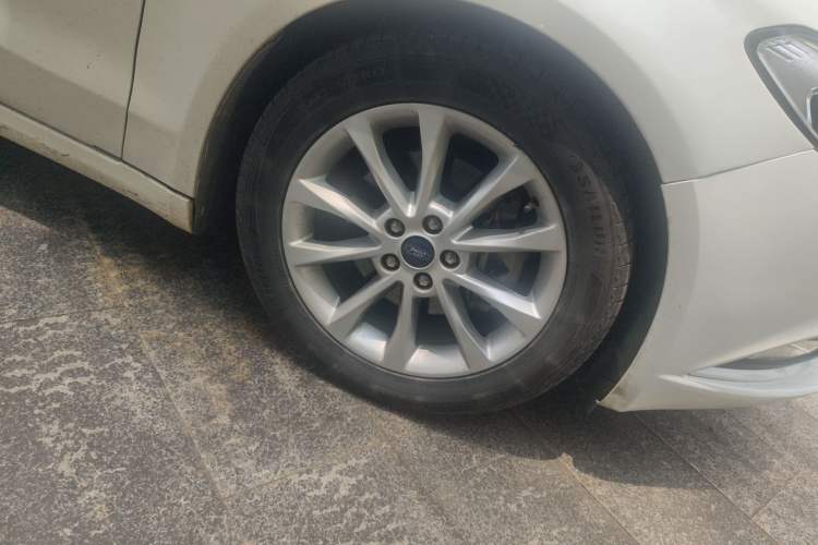 Used Ford Mondeo 2017 EcoBoost 200 Stylish Model Right Front Wheel Hub