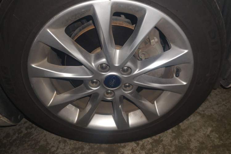 Used Ford Mondeo 2017 EcoBoost 180 Stylish Model Right Front Wheel Hub