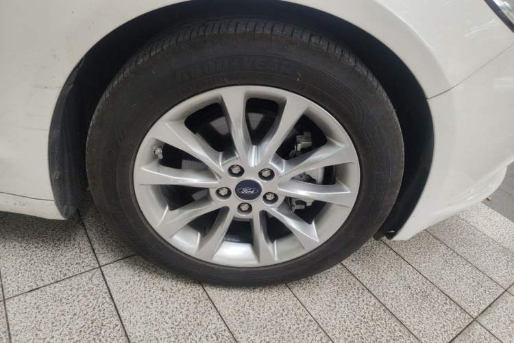 Used Ford Mondeo 2017 EcoBoost 200 Stylish Model Right Front Wheel Hub
