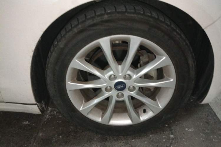 Used Ford Mondeo 2017 Facelifted EcoBoost 180 Fashion Edition Right Front Wheel Hub