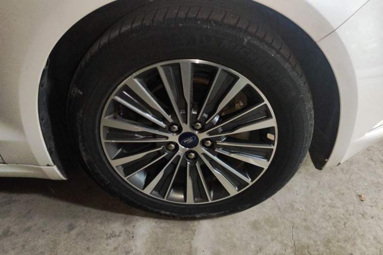 Used Ford Mondeo 2017 Restyled EcoBoost 180 Luxury Version Right Front Wheel Hub