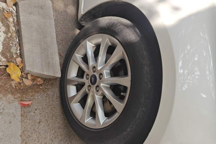 Used Ford Mondeo 2017 EcoBoost 180 Stylish Model Right Front Wheel Hub