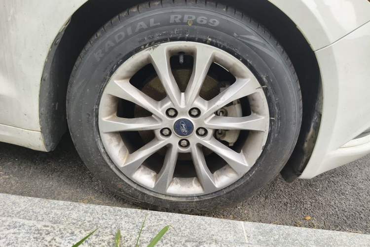 Used Ford Mondeo 2017 EcoBoost 180 Stylish Model Right Front Wheel Hub