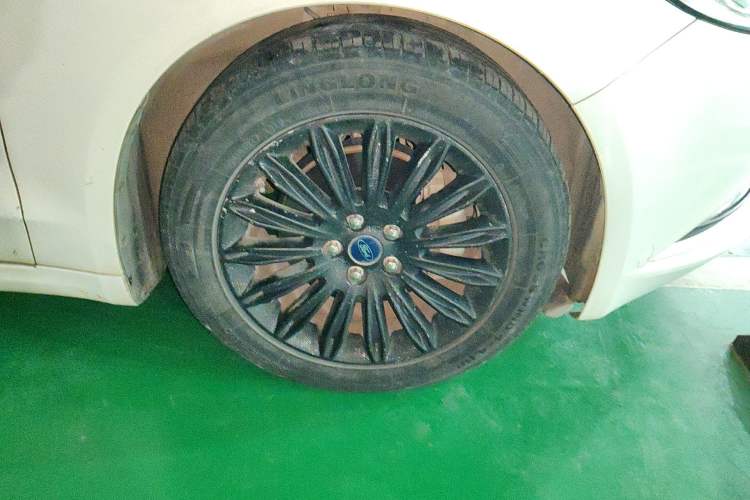 Used Ford Mondeo 2017 EcoBoost 180 Stylish Model Right Front Wheel Hub