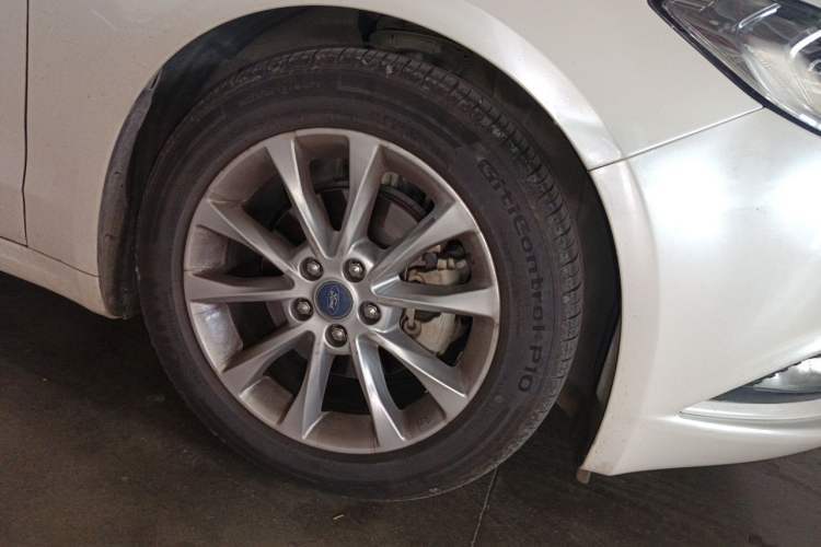Used Ford Mondeo 2017 EcoBoost 180 Stylish Model Right Front Wheel Hub
