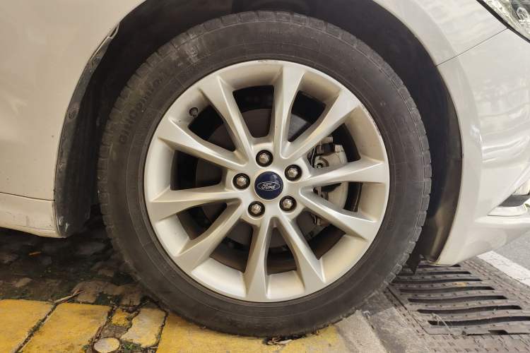 Used Ford Mondeo 2017 EcoBoost 180 Stylish Model Right Front Wheel Hub
