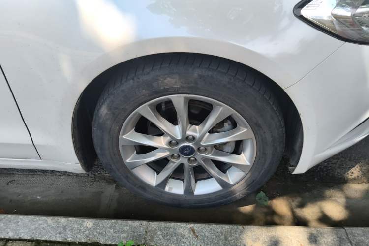 Used Ford Mondeo 2017 EcoBoost 180 Stylish Model Right Front Wheel Hub
