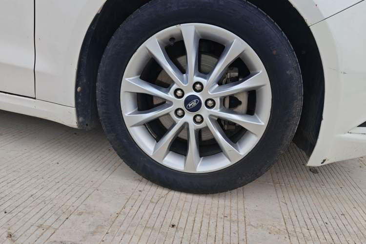 Used Ford Mondeo 2017 EcoBoost 180 Stylish Model Right Front Wheel Hub