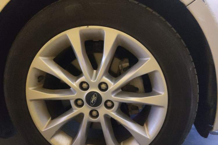 Used Ford Mondeo 2017 Facelifted EcoBoost 180 Fashion Edition Right Front Wheel Hub