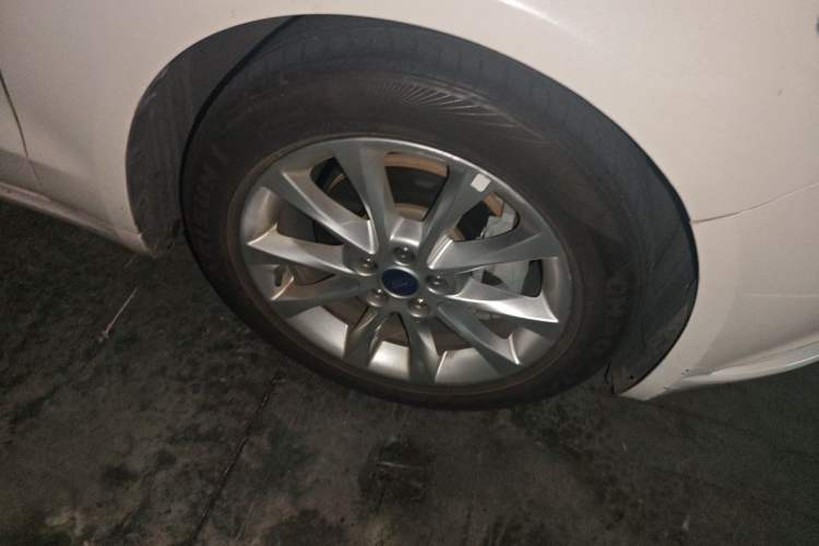 Used Ford Mondeo 2017 Facelifted EcoBoost 180 Fashion Edition Right Front Wheel Hub