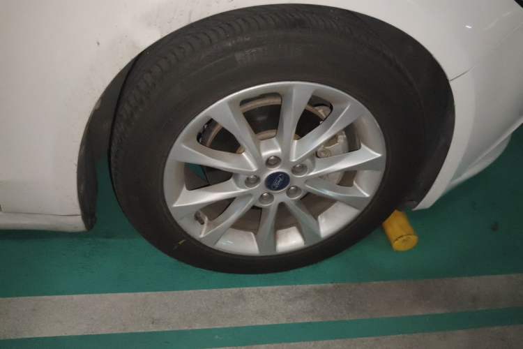 Used Ford Mondeo 2017 EcoBoost 180 Stylish Model Right Front Wheel Hub