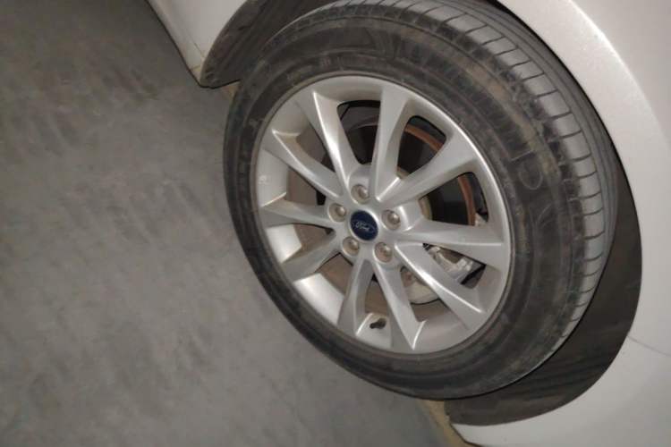 Used Ford Mondeo 2017 Restyled EcoBoost 200 Fashion Edition Right Front Wheel Hub