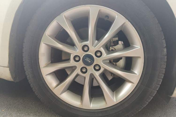 Used Ford Mondeo 2017 EcoBoost 180 Stylish Model Right Front Wheel Hub