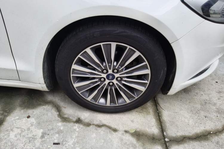 Used Ford Mondeo 2017 Facelifted EcoBoost 200 Luxury Version Right Front Wheel Hub