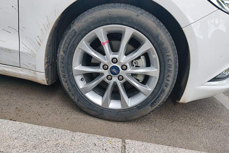 Used Ford Mondeo 2017 EcoBoost 180 Stylish Model Right Front Wheel Hub