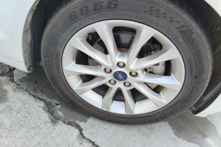 Used Ford Mondeo 2017 EcoBoost 180 Stylish Model Right Front Wheel Hub