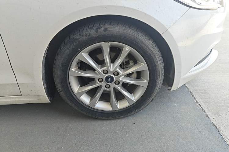 Used Ford Mondeo 2017 EcoBoost 180 Stylish Model Right Front Wheel Hub