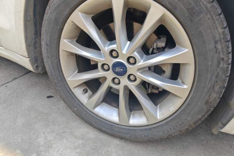 Used Ford Mondeo 2017 EcoBoost 180 Stylish Model Right Front Wheel Hub