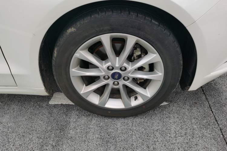 Used Ford Mondeo 2017 Facelifted EcoBoost 180 Fashion Edition Right Front Wheel Hub