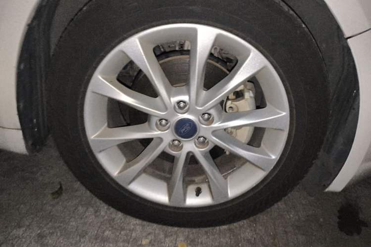 Used Ford Mondeo 2017 Facelifted EcoBoost 180 Fashion Edition Right Front Wheel Hub