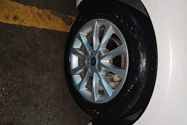 Used Ford Mondeo 2017 EcoBoost 180 Stylish Model Right Front Wheel Hub
