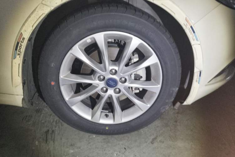 Used Ford Mondeo 2017 EcoBoost 180 Stylish Model Right Front Wheel Hub