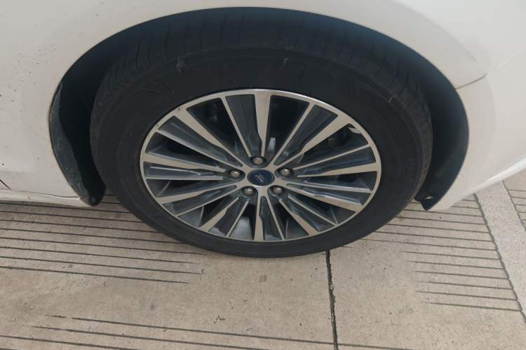 Used Ford Mondeo 2017 EcoBoost 200 Luxury Model Right Front Wheel Hub