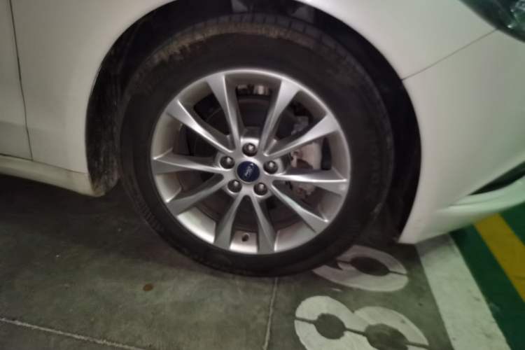 Used Ford Mondeo 2017 EcoBoost 200 Stylish Model Right Front Wheel Hub