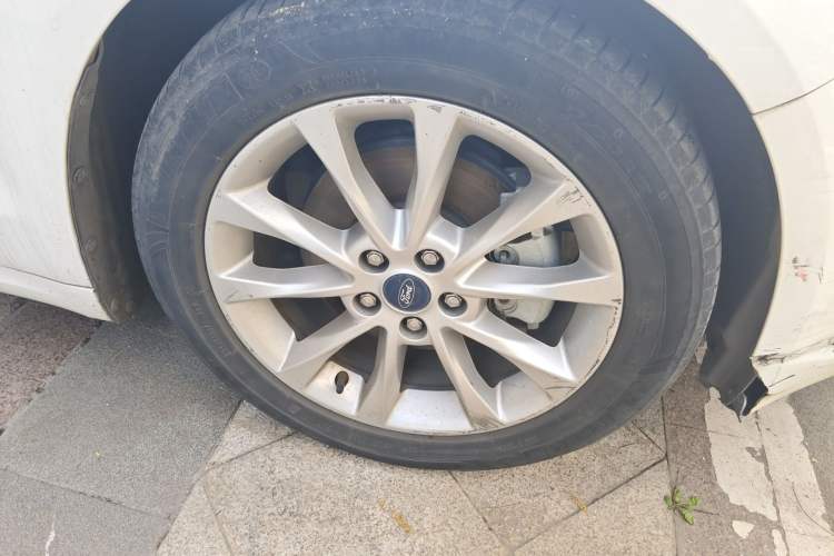 Used Ford Mondeo 2017 Facelifted EcoBoost 180 Fashion Edition Right Front Wheel Hub