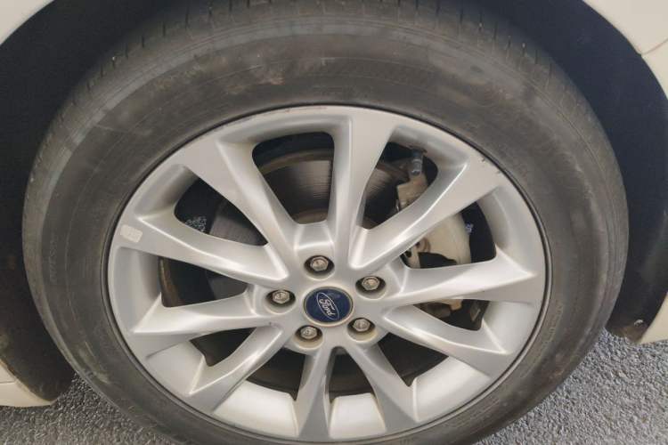 Used Ford Mondeo 2017 EcoBoost 180 Stylish Model Right Front Wheel Hub