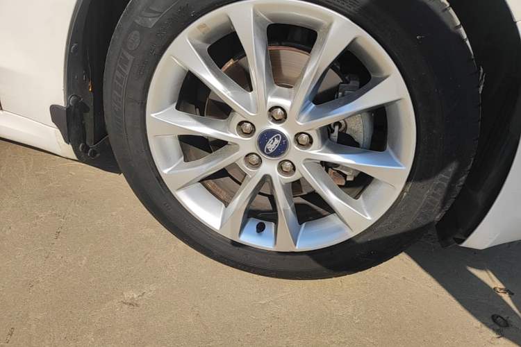 Used Ford Mondeo 2017 EcoBoost 200 Stylish Model Right Front Wheel Hub