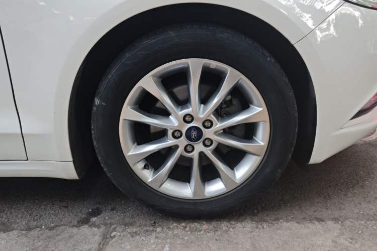 Used Ford Mondeo 2017 EcoBoost 180 Stylish Model Right Front Wheel Hub