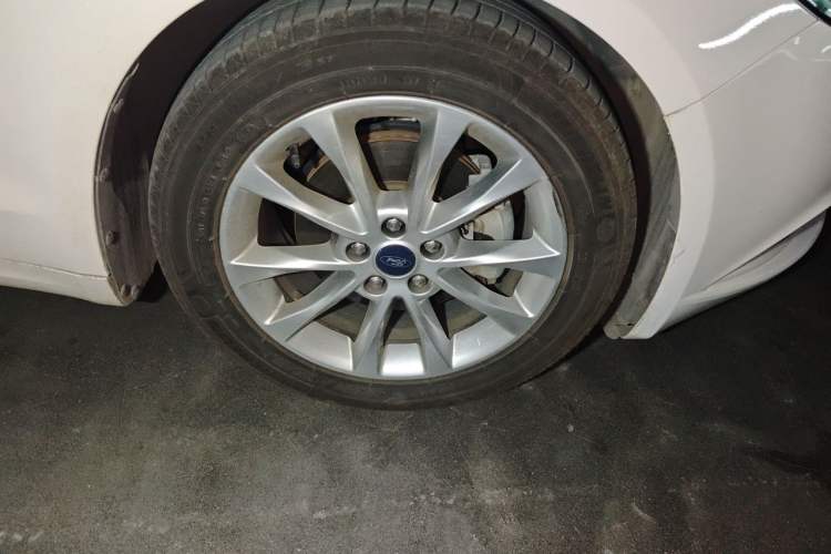 Used Ford Mondeo 2017 EcoBoost 180 Stylish Model Right Front Wheel Hub