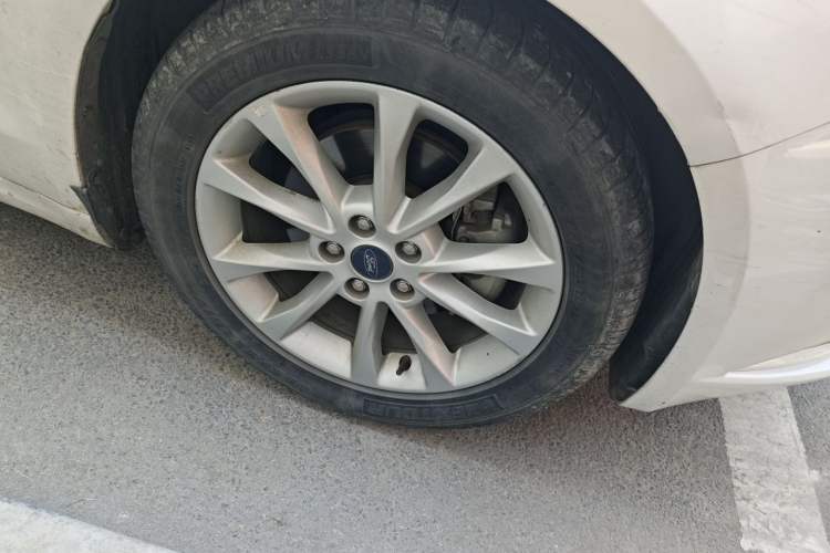 Used Ford Mondeo 2017 EcoBoost 180 Stylish Model Right Front Wheel Hub