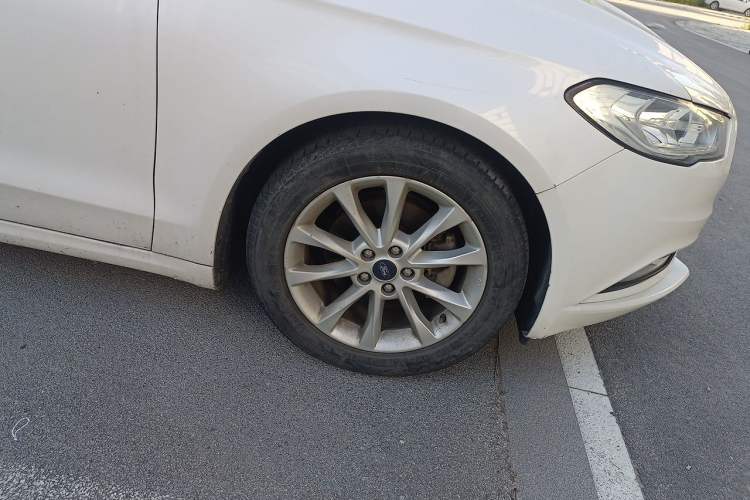 Used Ford Mondeo 2017 EcoBoost 180 Stylish Model Right Front Wheel Hub
