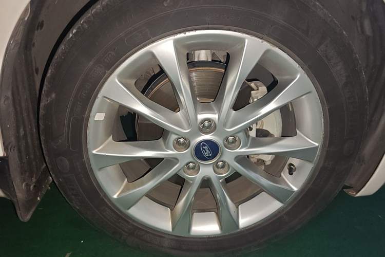 Used Ford Mondeo 2017 EcoBoost 200 Stylish Model Right Front Wheel Hub